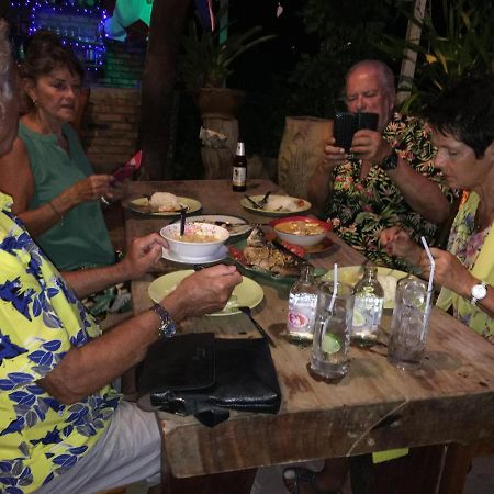 The Lazy Bar And Guesthouse Krabi town Esterno foto
